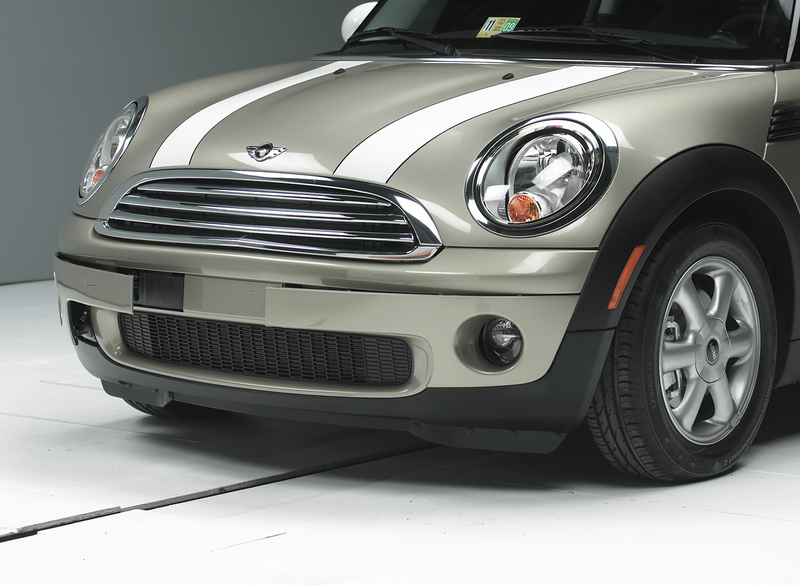 Illustration for article titled IIHS: Small Cars Are Big On Damage In Low-Speed Collisions
